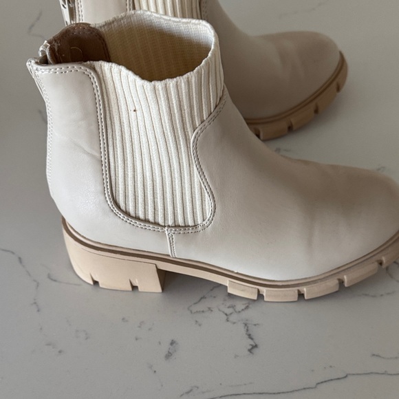 Stylish Cream Kids Ankle Boots - Picture 5 of 12